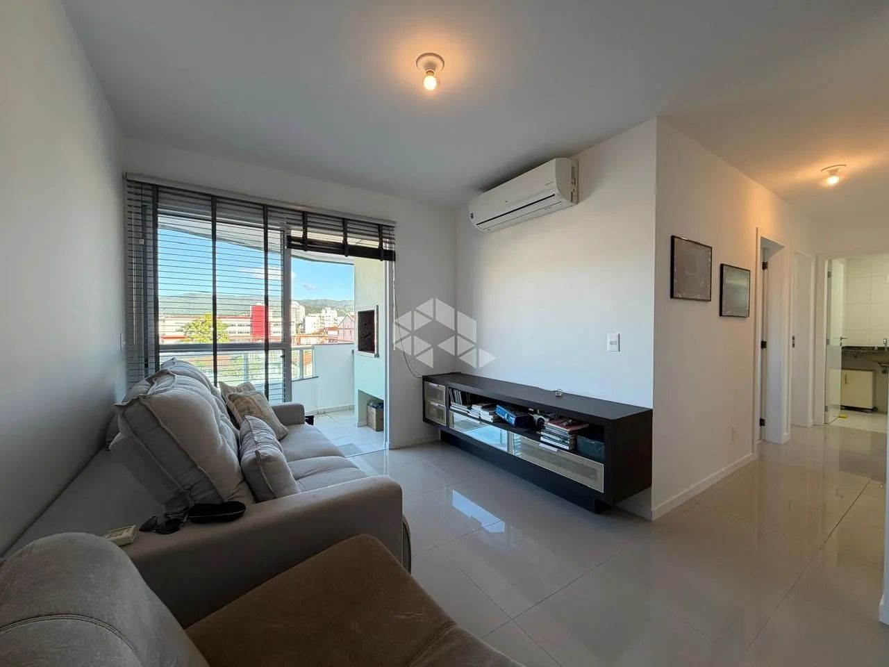 APARTAMENTO COM 3 QUARTOS SENDO 1 SUÍTE 1 VAGA DE GARAGEM NA TRINDADE FLORIANÓPOLIS