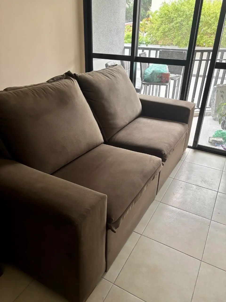 Sofá de suede marrom - Foto 2
