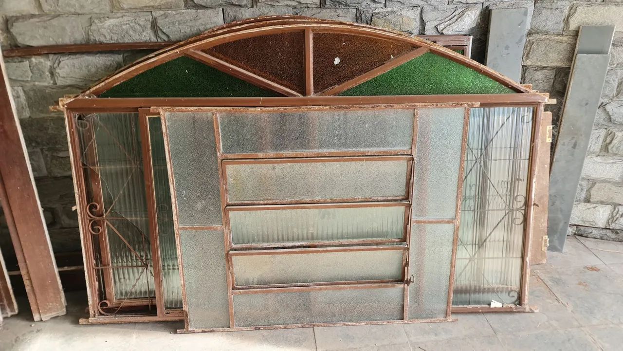 Vendo portas e janelas435654549486315522