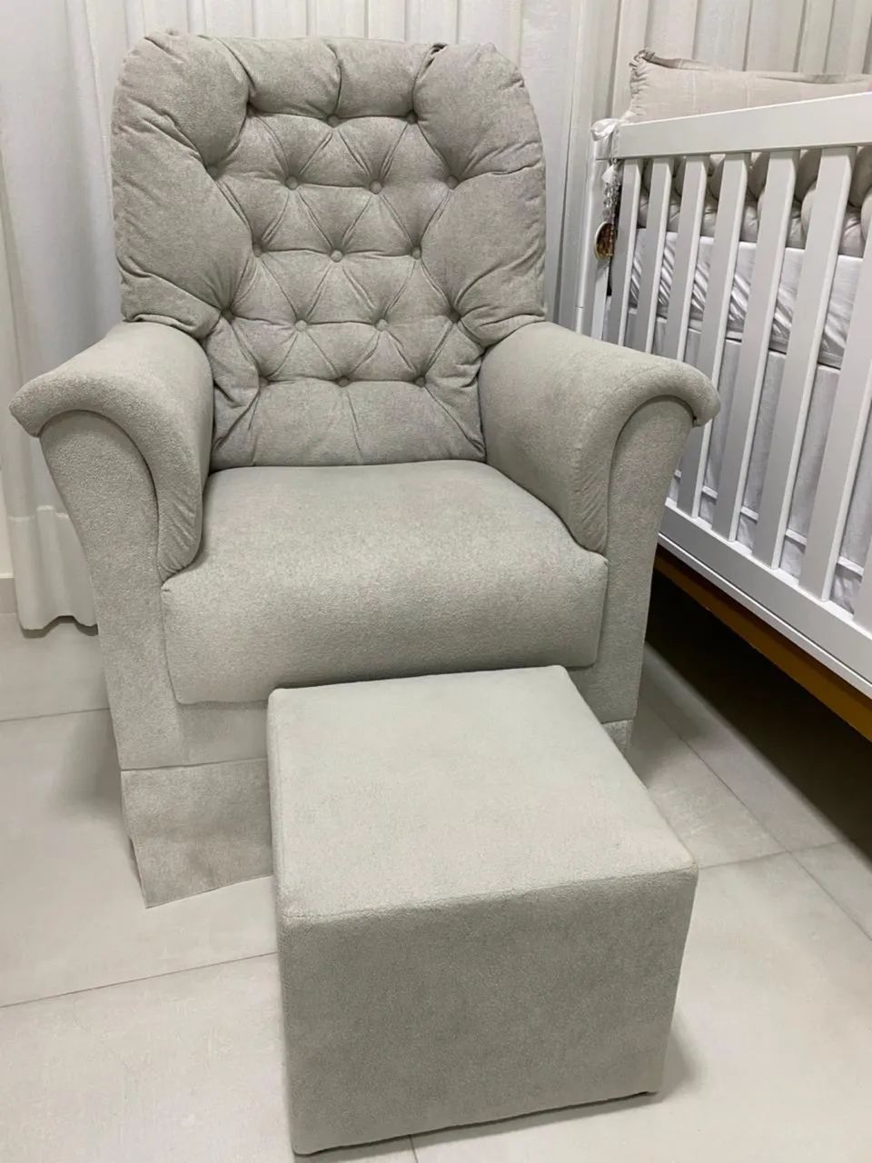 Poltrona de amamentação com balanço 