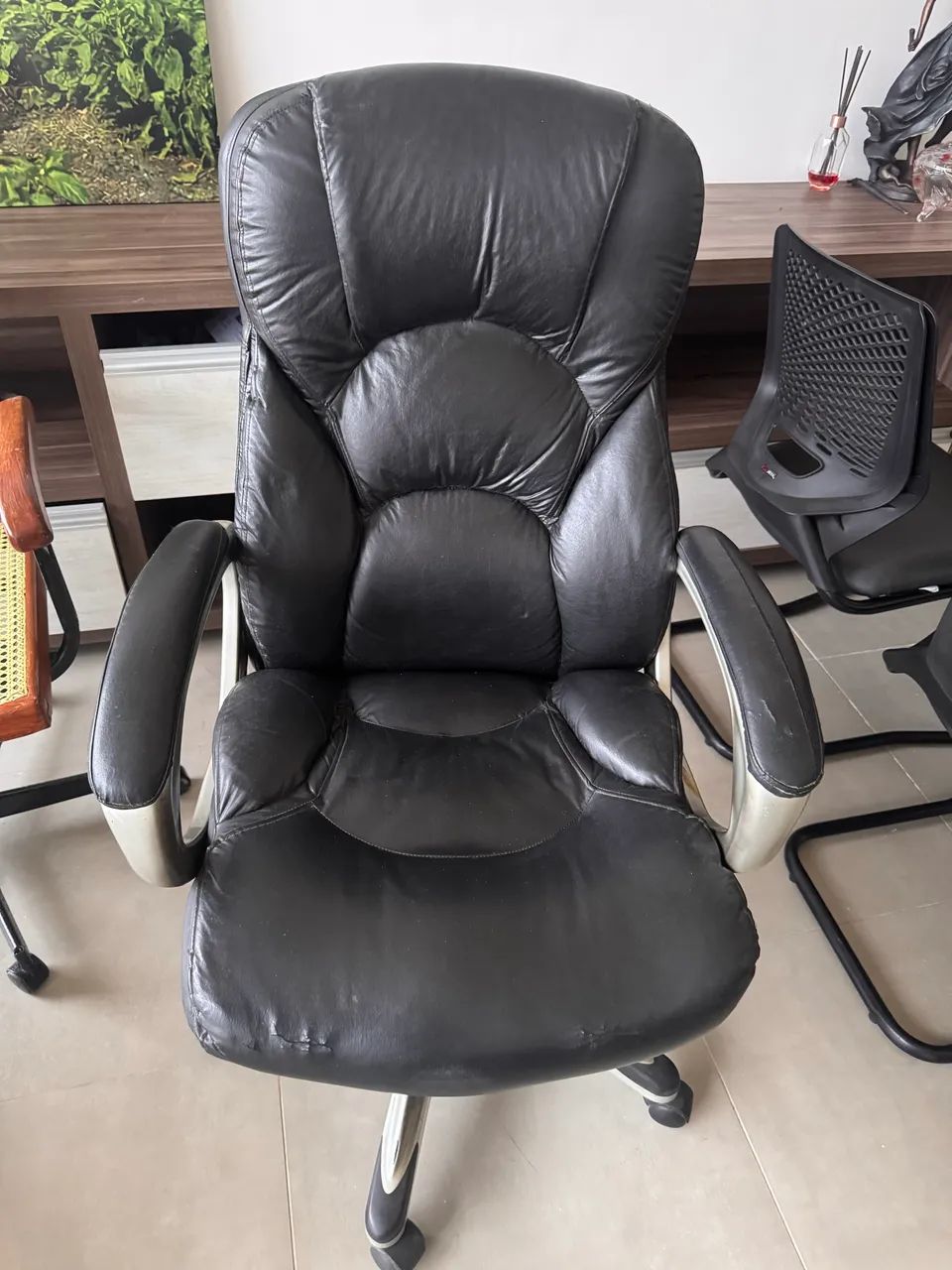 Cadeira Presidente - Ergonômica e confortável  - Foto 4