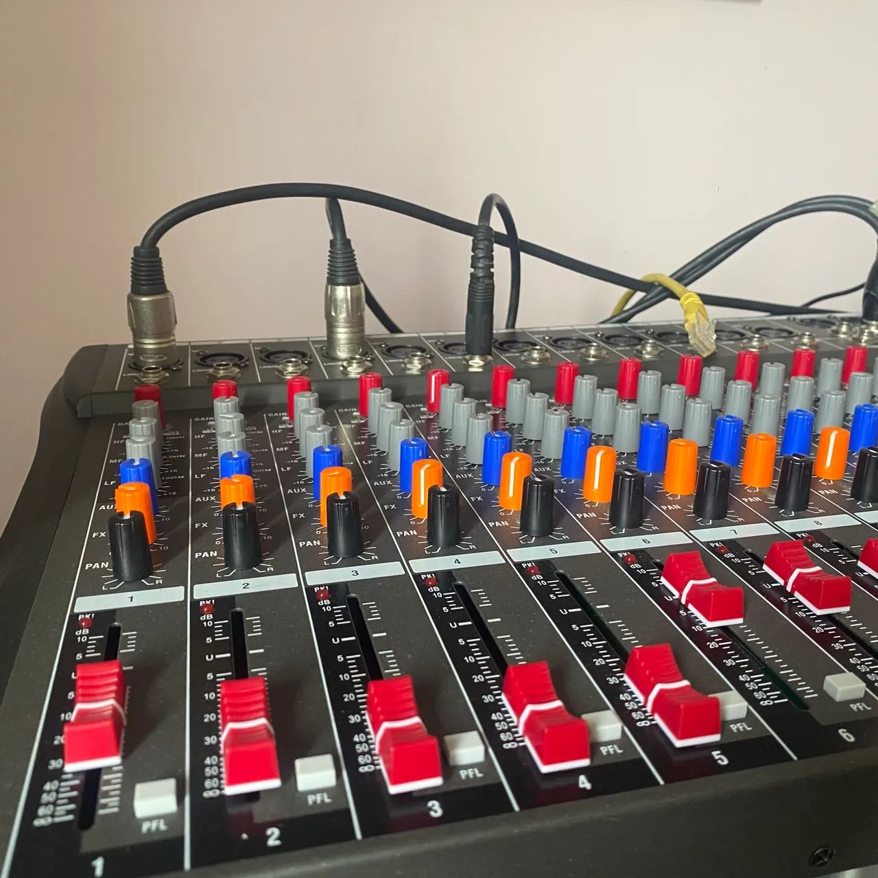 Mesa de Som 12 canais 