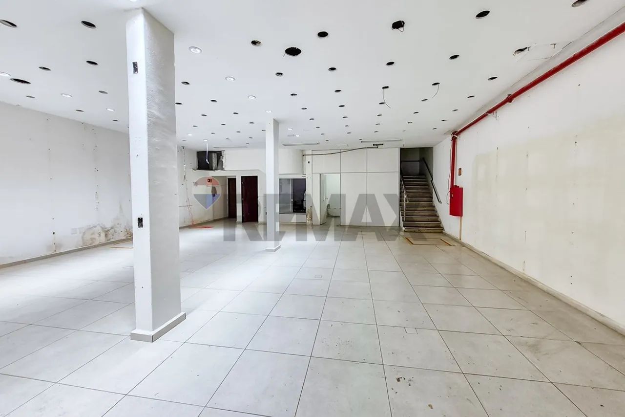 Loja ampla reformada com 150m2 na Rua Sampaio, Granbery - Foto 4