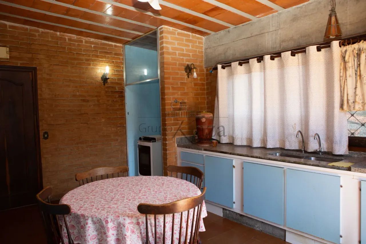 Casa - Monte Castelo - 3 Dormitórios - 219m². - Foto 4