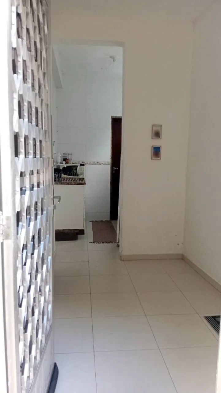 Alugo casa pequena tipo kitinet. 