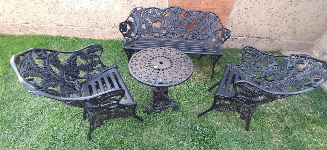 Conjunto de mesa e cadeiras  Samambaia em Alumínio Fundido usado - Foto 2