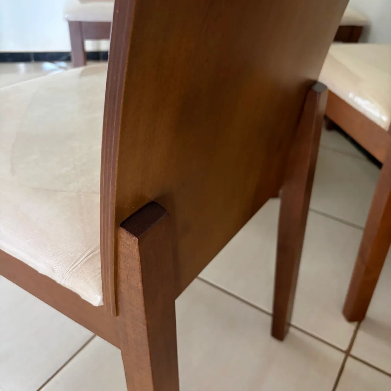 Mesa de vidro com cadeiras - Foto 2