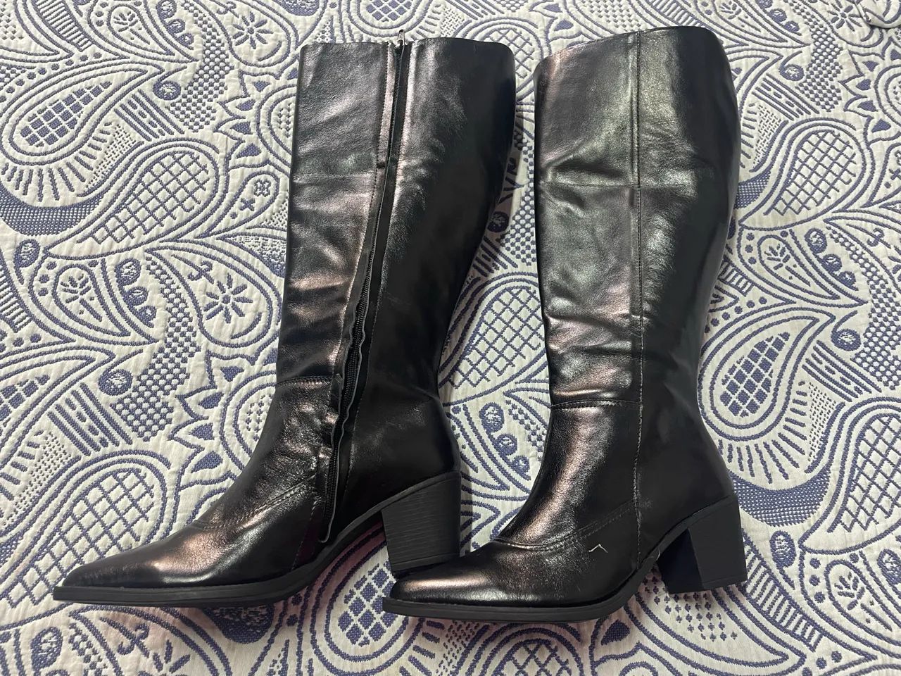 Bota cano alto couro 