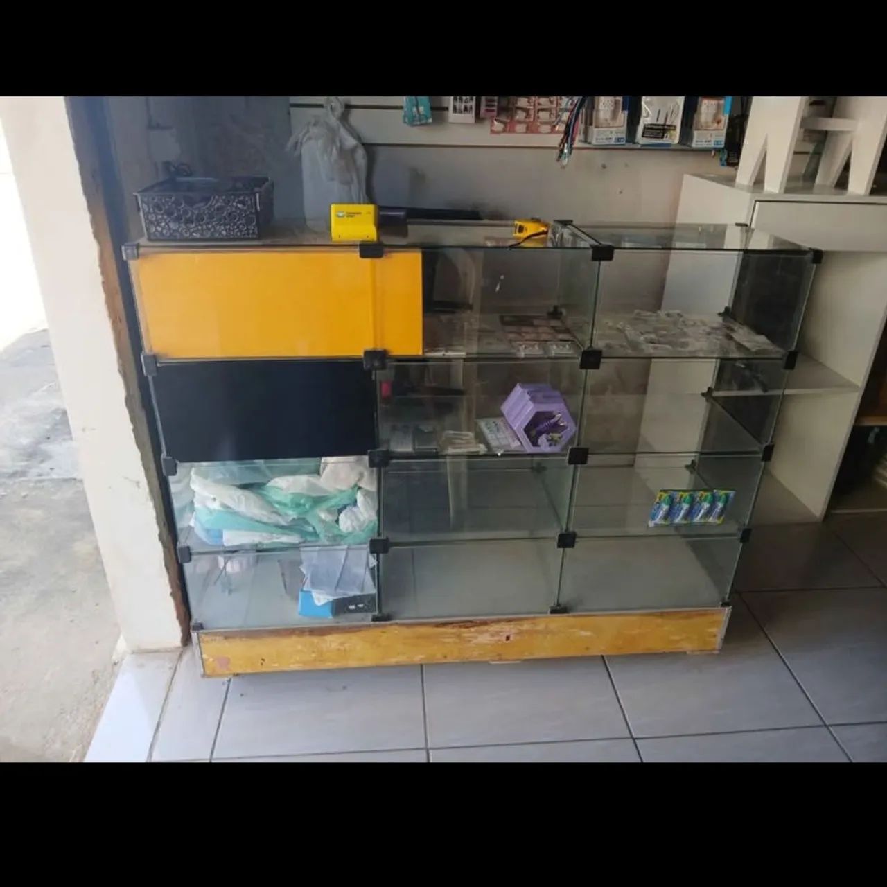 Vitrine de vidro com caixa - Foto 4