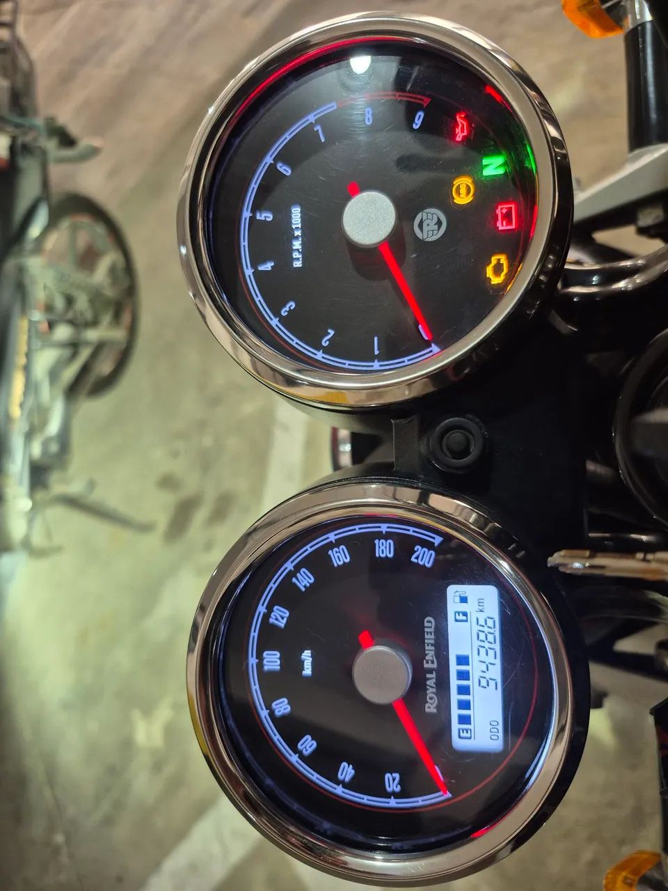 Royal Enfield Interceptor de garagem - Foto 2