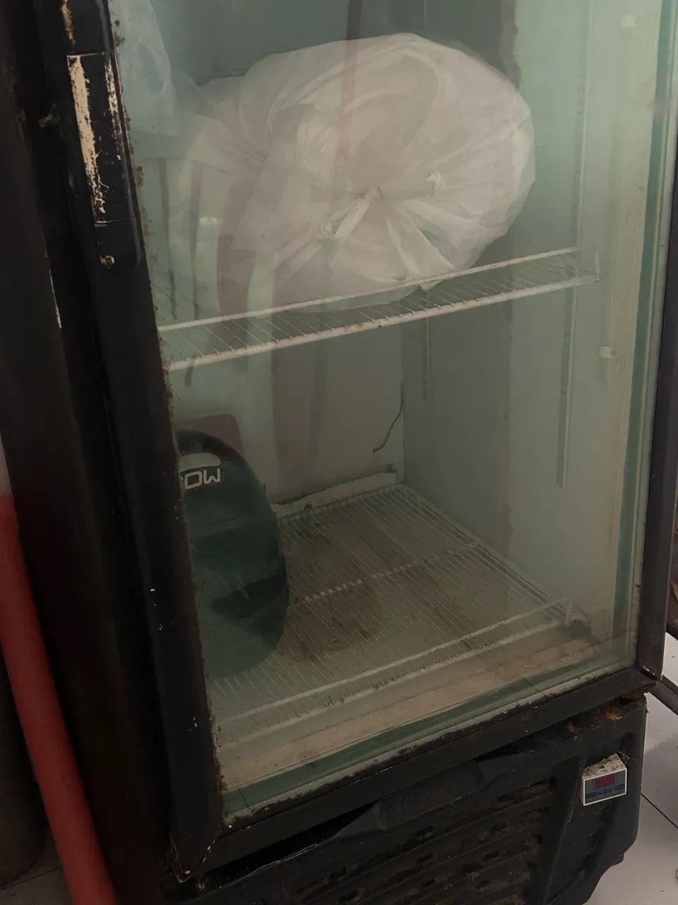 Freezer expositor com defeito