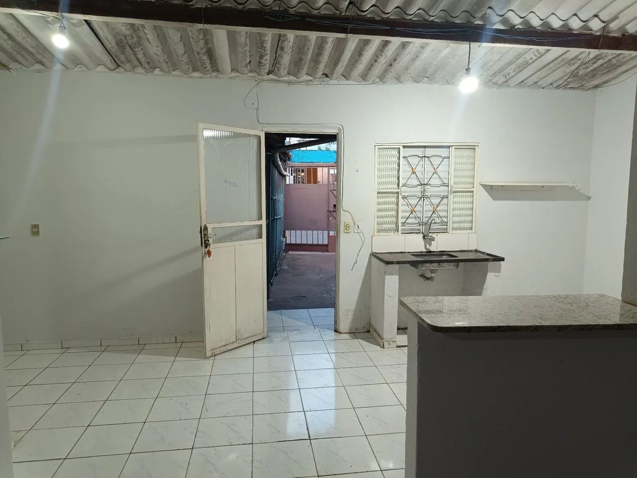Alugo casa na 606 