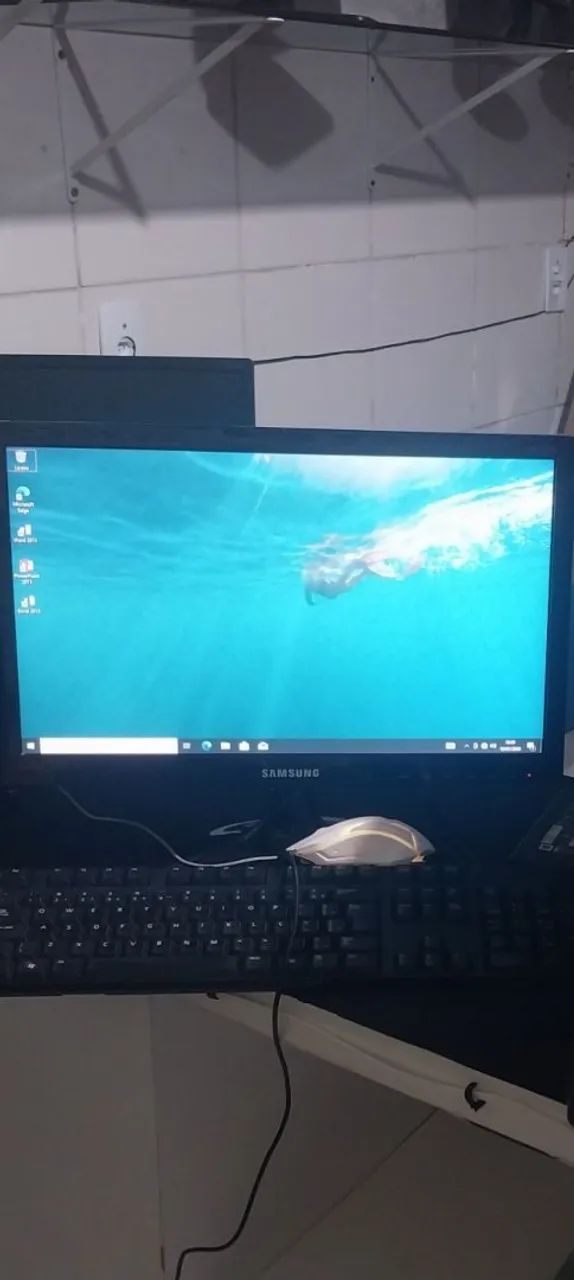 Monitor Samsung 19 polegada tela Led fina top bem conservado 