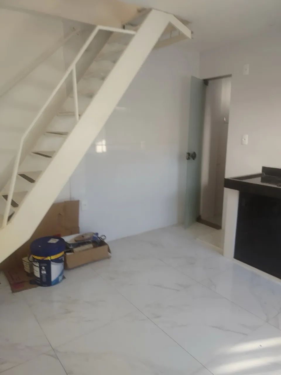 SOBRADO DOIS QUARTOS; UMA SUITE; AR CONDICIONADO 