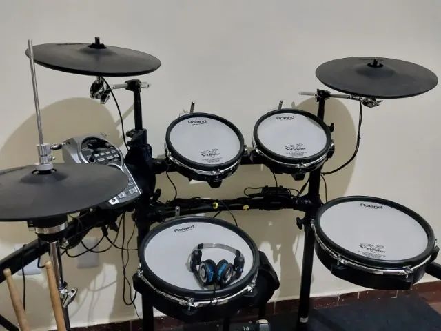Roland V-Drums TD-15KV Completa + Máquina de Chimbal e Pedal DW