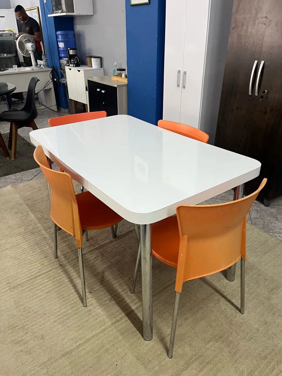 Mesa com 4 cadeiras 