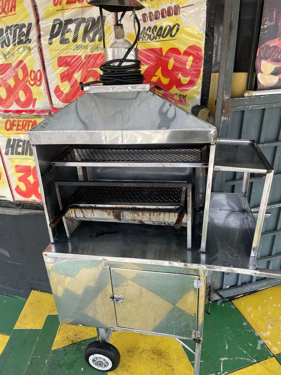 Carrinho de espeto 600,00$