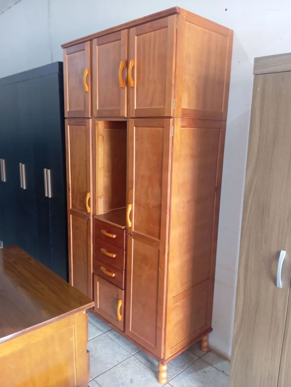 Guarda roupa novo de madeira 