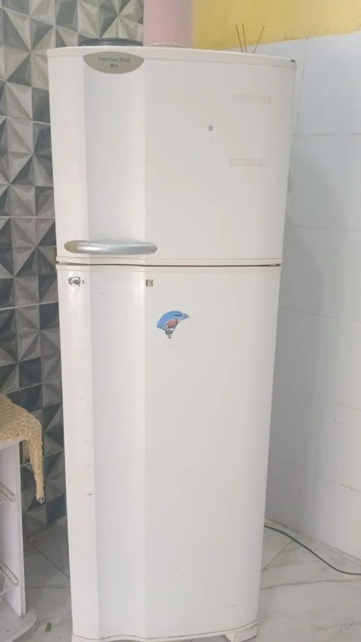 Vendo geladeira em bom estado - Foto 2