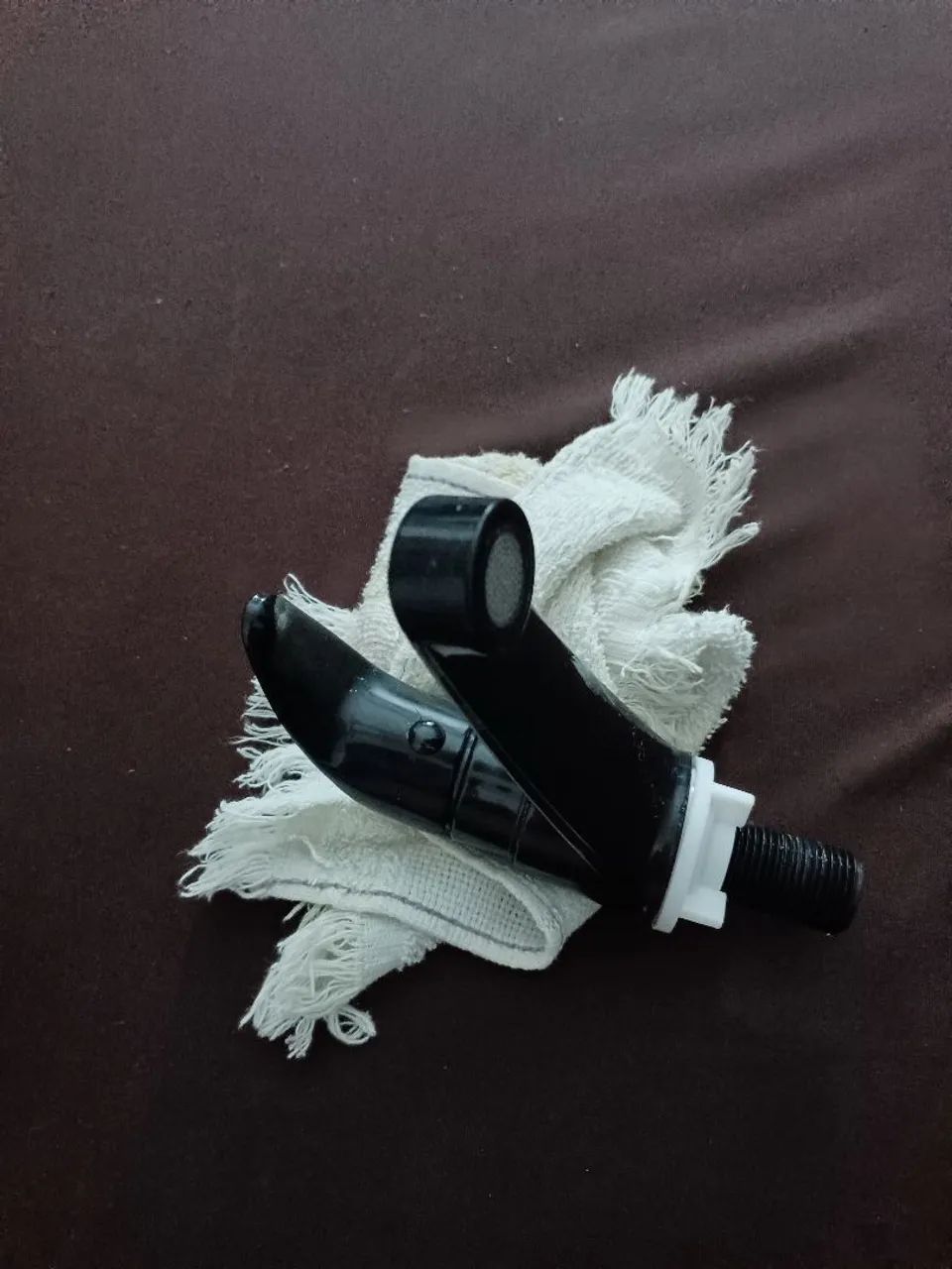 Vendo torneira ABS semi nova coloquei no lavabo mais ficou curta por isso estou vendendo !