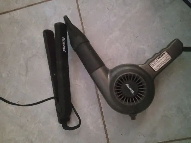 Prancha e secador de cabelo 
