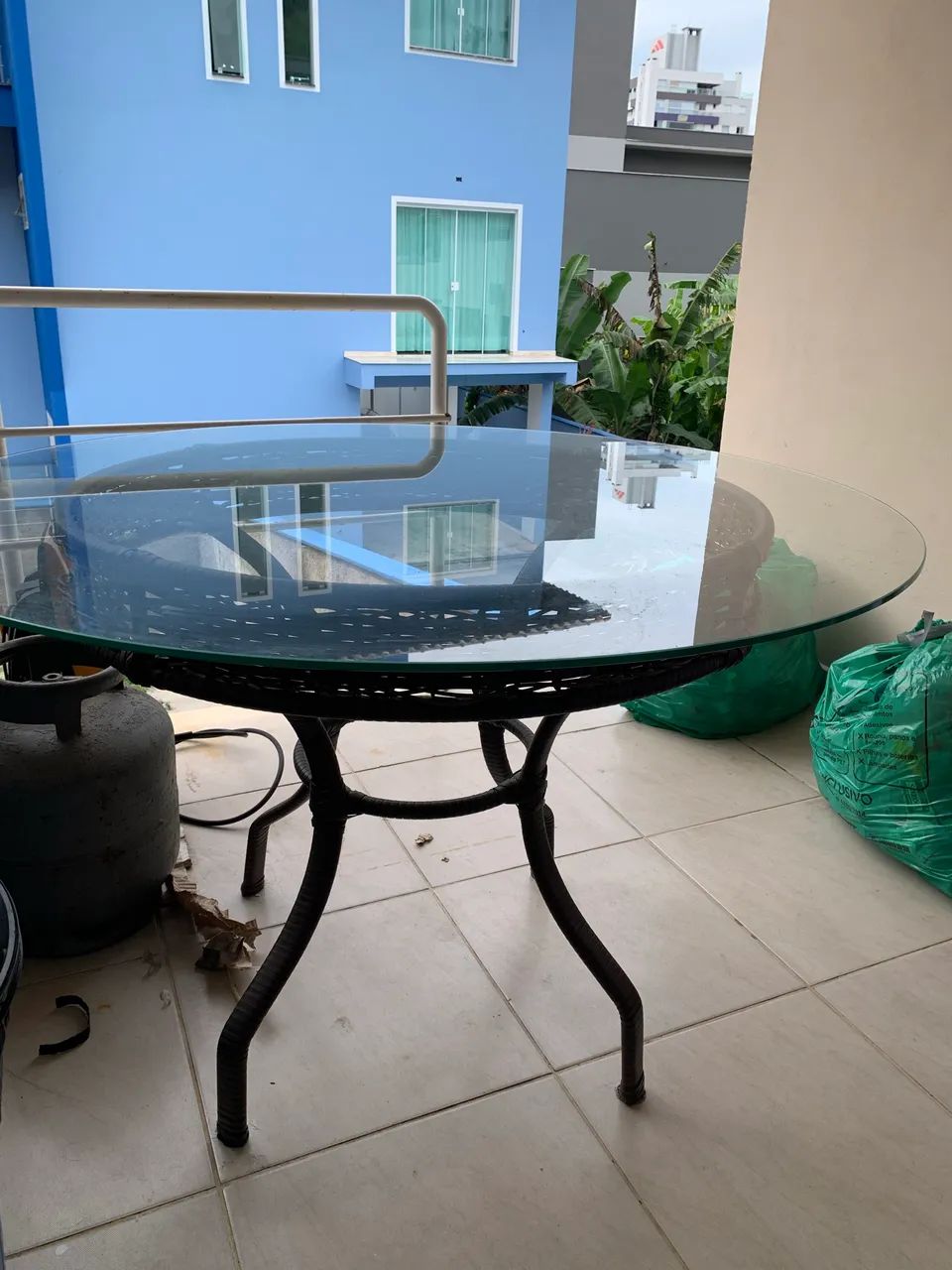 Mesa com 4 cadeiras 