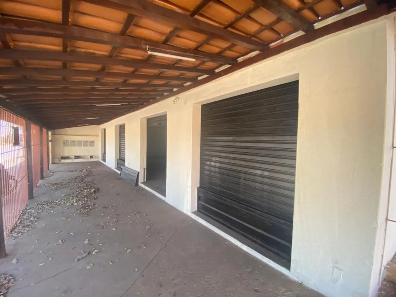 Loja / Salão / Ponto Comercial com 3 quartos para alugar em Sete Lagoas - Foto 2