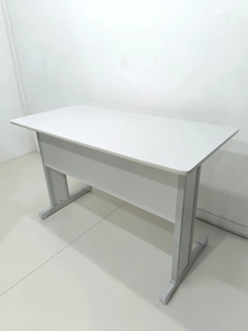 Mesa de escritório seminova - Foto 5