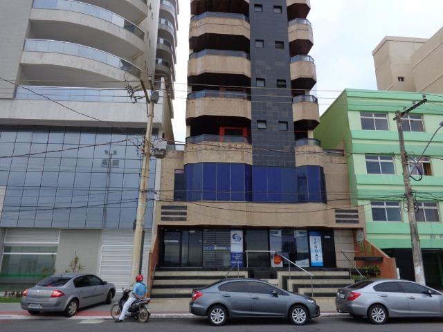 Apto de luxo de frente a praia com 3 suítes, 1 com ar e 2 vagas de garagem - Foto 2