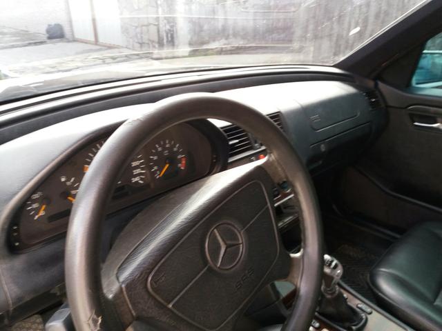 Vendo uma Mercedes c180 sedã ano 1996 - Foto 3