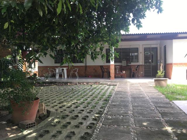 Casa stilo sitio, 1,000m total 320 construído área arborizada 9.9026518 zap