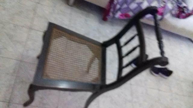 Cadeira antiga - Foto 2