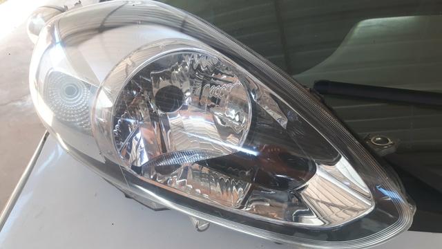 Farol Punto 12/16 lado direito