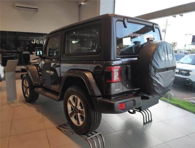 JEEP WRANGLER 2.0 TURBO GASOLINA SAHARA 2P 4X4 AT8 - Foto 4