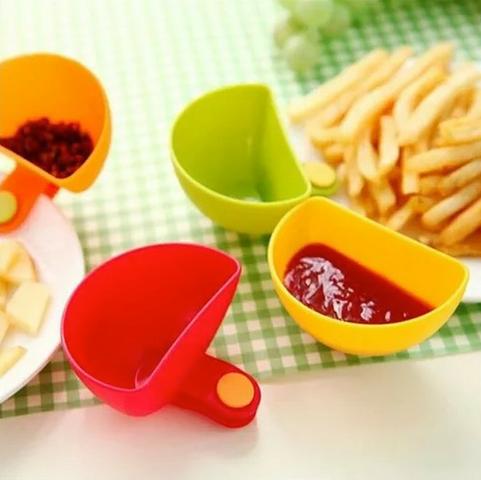 Kit Com 2 Molheiras De Plástico Com Clip 7cm