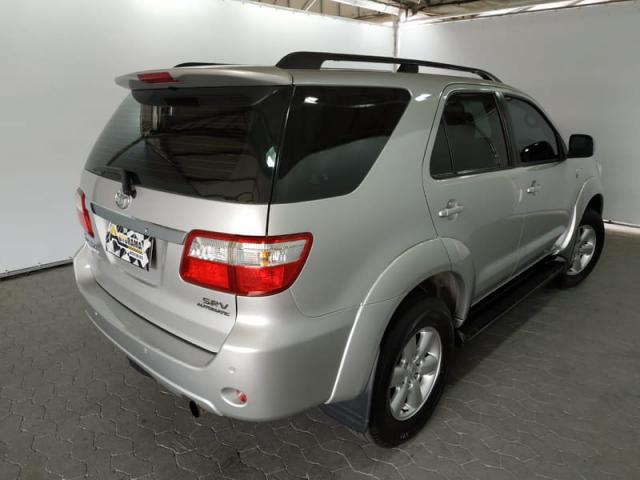 TOYOTA HILUXSW4 SRV4X4 AUT 07 LUGARES - Foto 4