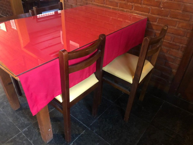 Mesas madeira ( vidro Temperado) cadeiras estofada ( Teresópolis)