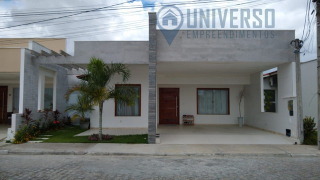 Casa em condomínio fechado, 3/4 um suíte c closet, piscina, área gourmet
