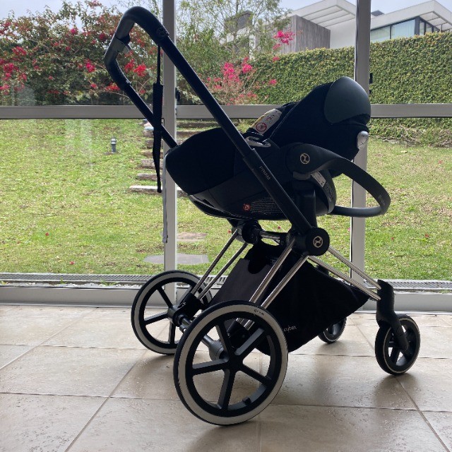 stroller that fits in airplane overhead