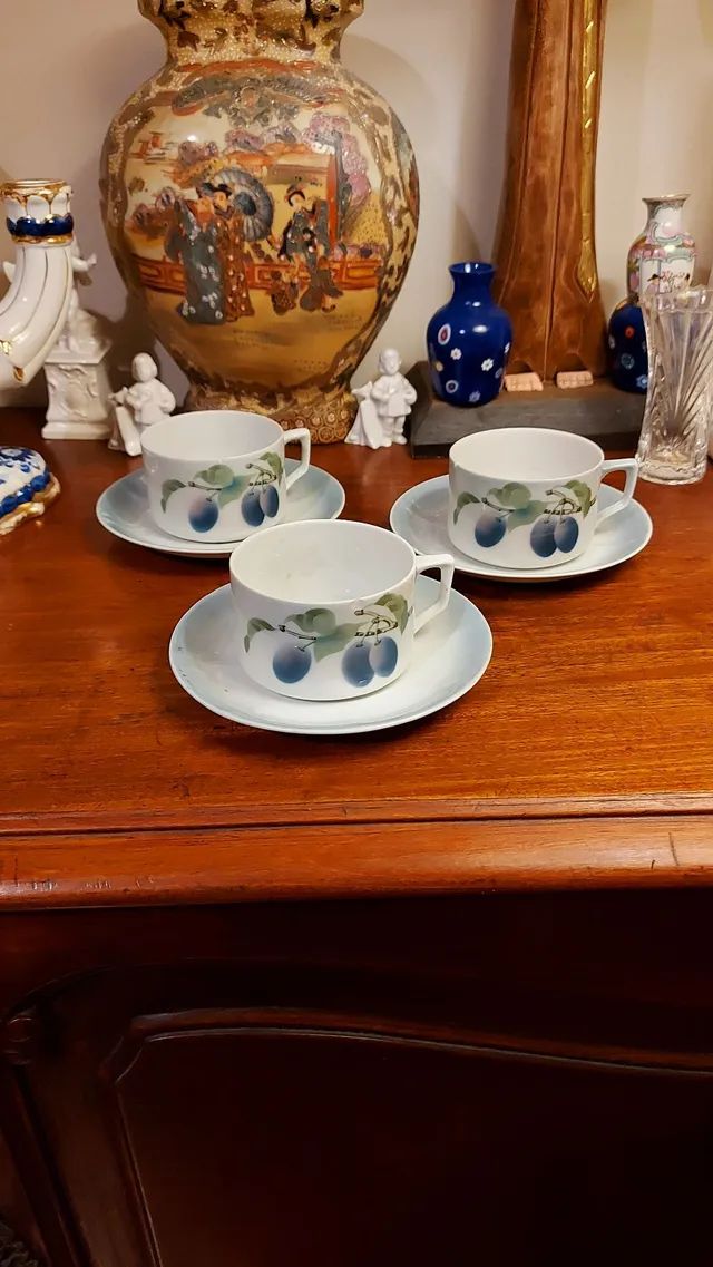 Trio de xícaras para chá Tcheca (detalhes na borda)