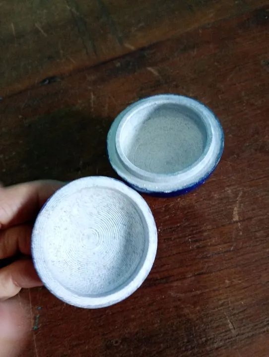 Antigo potiche com tampa esculpido em pedra sabão na cor azul<br><br>5 x 5 cm - Foto 4