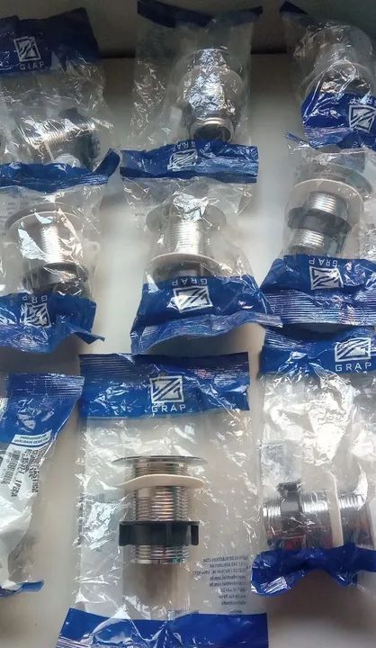 09 Válvula Tanque 1 1/4 Plástica Cromada