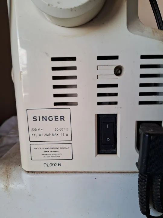 Máquina de Costura Singer 974, EXCELENTE PRODUTO  - Foto 2