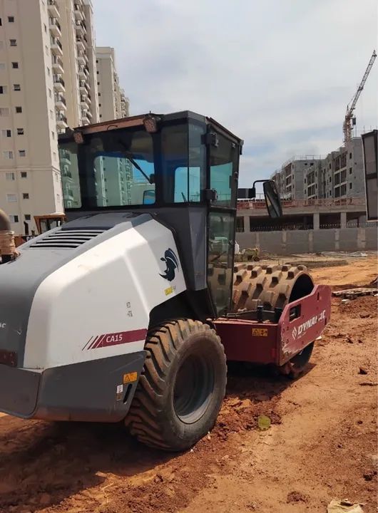 Rolo Compactador Dynapac CA15 ano 2021 com Pata de Carneiro, 2100 horas, em SP - Foto 2