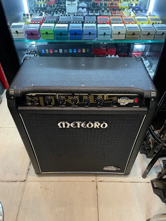 Amplificador de Contrabaixo Meteoro 150B
