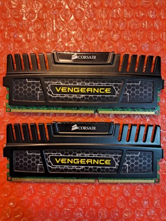 Memória RAM Gamer Corsair Vengeance, 8GB (2x4GB), 1600MHz, DDR3, Preto