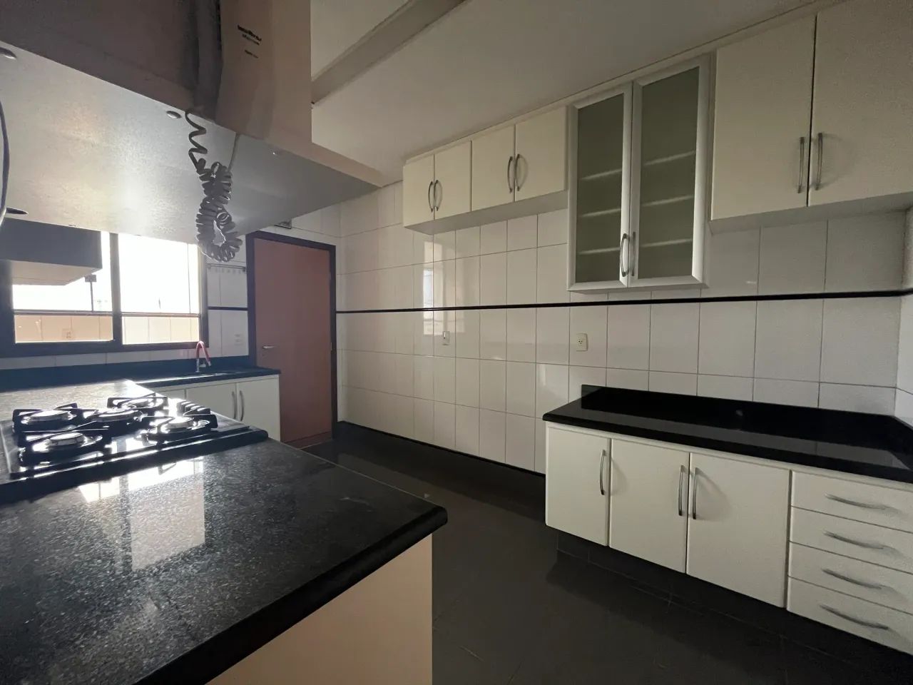 Apartamento 03 Suites plenas com armários e escritório (incluso condomínio e água) - 204 S - Foto 13