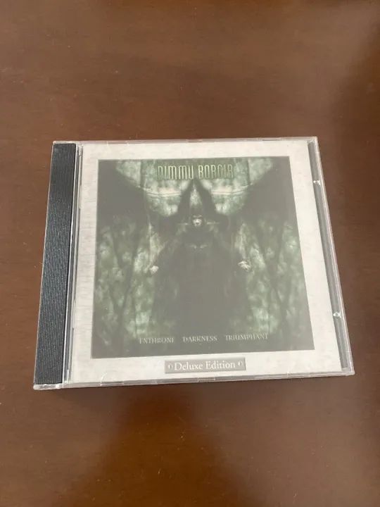 Dimmu Borgir ?Enthrone darkness triumphant?