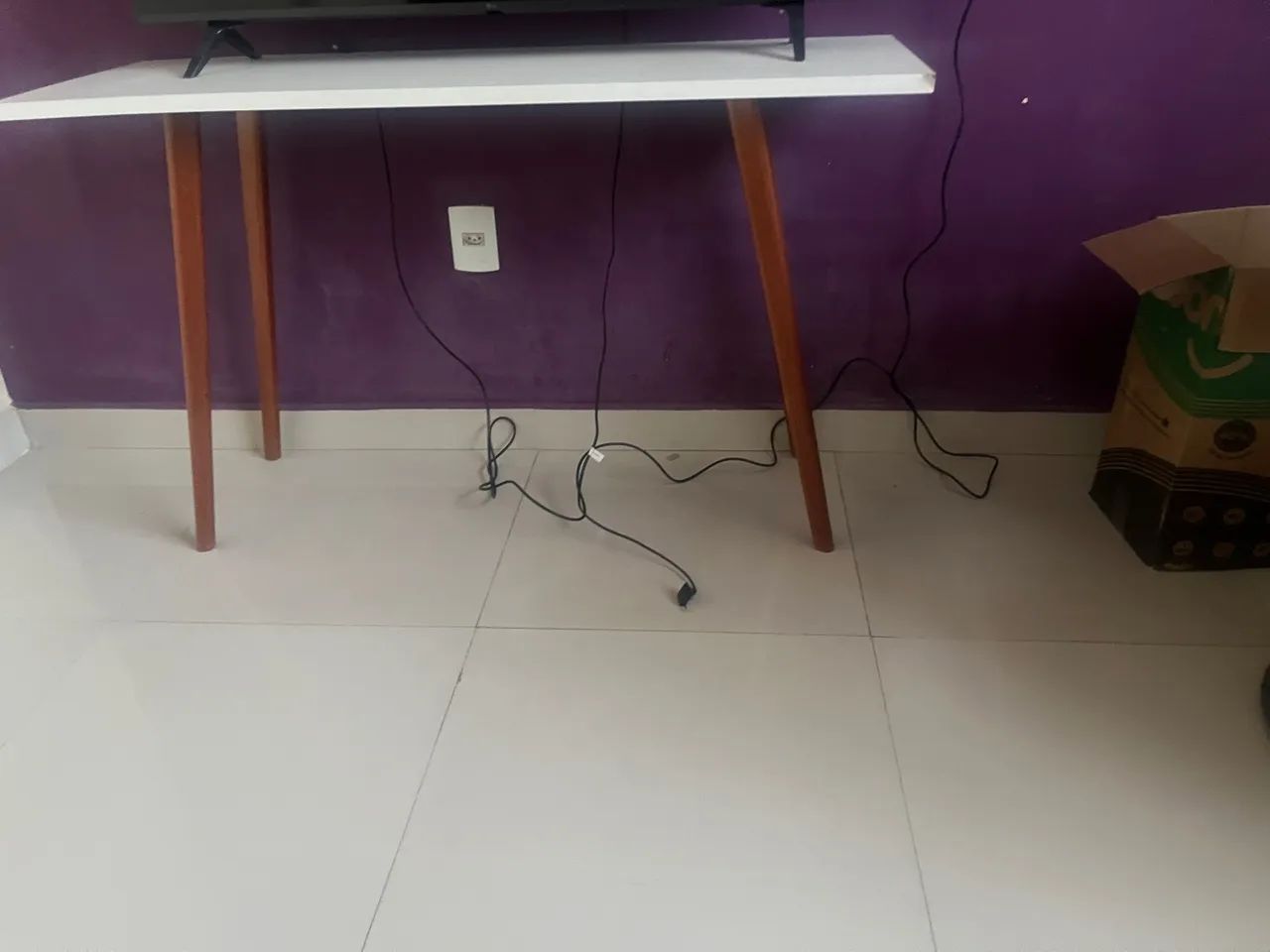 Mesa de centro em madeira com design moderno