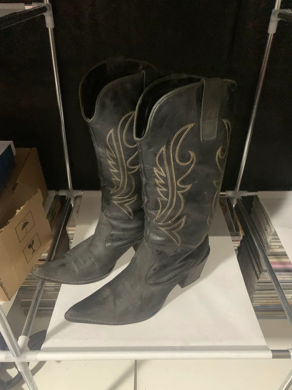 Bota Feminina - Calça bem 36 - Em couro  - Foto 2